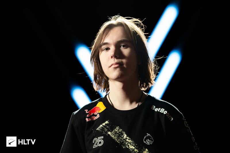 OMG官宣：队内AD选手离队，上调二队中单Linfeng