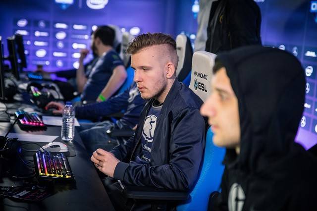 要闻怀旧周报：怀旧党过年！LOL八年老玩法，魔兽十年老版本全回归了