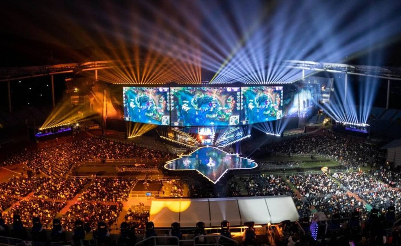 这是Quesanti！ TheShy 坚持住1v3 JIEJIE 刺穿 Ninjas in Pyjamas Invictus Gaming 赢得了第一局