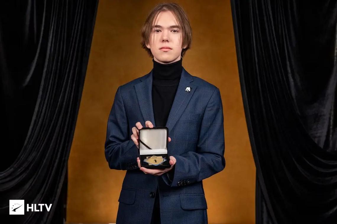 1WIN 转会名单三人组; 与HObbit和lattykk重建